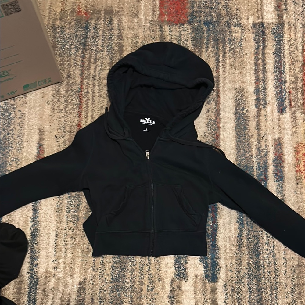 Hollister Cropped Black Hoodie